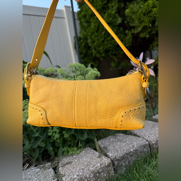 🚨‼️🚨SOLD ‼️🚨‼️Vintage Coach Baguette Bag Pastel Yellow - Picture 13 of 15